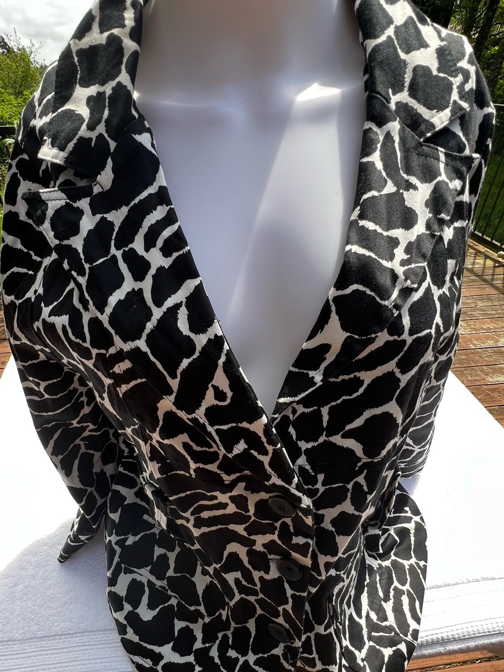Luii Women's Black/White Animal Print Button Lined Jacket with Pockets. Size L.